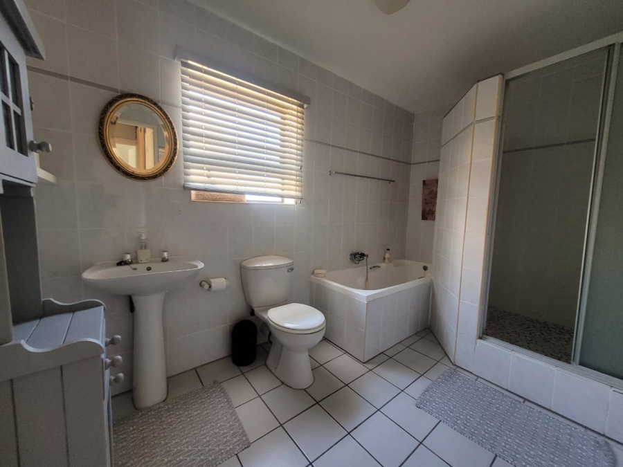 3 Bedroom Property for Sale in Wavecrest Eastern Cape
